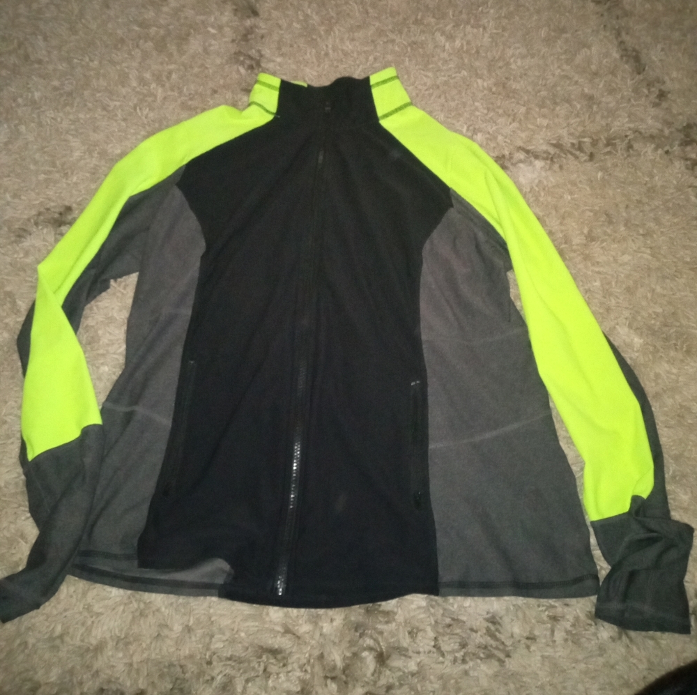 Brand:Xersion Size:XL Color:Black, gray, and neon green